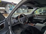 Mercedes E 320-13