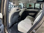 Land Rover Defender-10