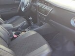 Toyota Auris-12