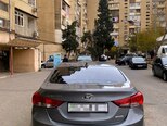 Hyundai Elantra-12