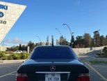 Mercedes 220 E-2