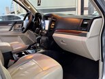 Mitsubishi Pajero-21