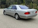 Mercedes E 280-11