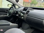 Toyota Prius-12