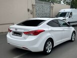 Hyundai Elantra-2