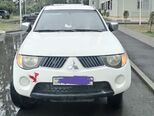 Mitsubishi L200-1