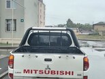 Mitsubishi L200-10