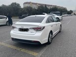 Hyundai Sonata-12