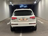 Audi Q7-4