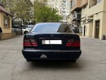 Mercedes E 240-2