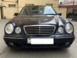 Mercedes E 240-1