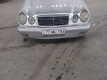 Mercedes E 240-1