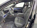 BMW i7-29