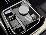 BMW i7-27