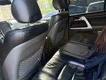 Toyota Land Cruiser-7