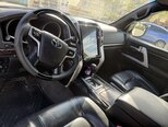 Toyota Land Cruiser-6