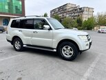 Mitsubishi Pajero-4