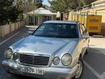 Mercedes E 220-1