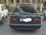 Mercedes E 220-21