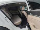 Hyundai Elantra-16