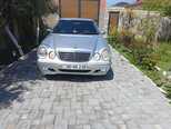 Mercedes E 240-1