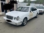 Mercedes E 220-1