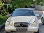 Mercedes E 230-1