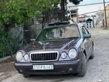 Mercedes E 220-1