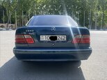 Mercedes E 240-4