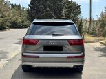 Audi Q7-4