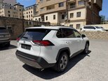 Toyota RAV4-8