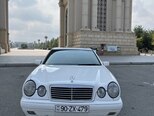 Mercedes E 200-1