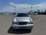 Mercedes E 240-1