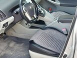 Toyota Prius-12