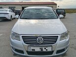 Volkswagen Passat-1