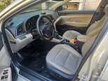 Hyundai Elantra-12
