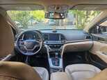 Hyundai Elantra-13