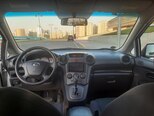 Kia Carens-6