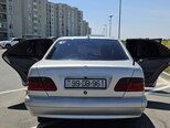 Mercedes E 240-2