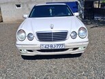 Mercedes E 270-1