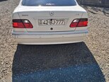 Mercedes E 270-2