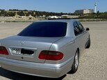 Mercedes E 240-4