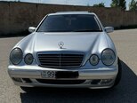 Mercedes E 240-1