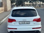 Audi Q7-5