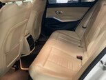 BMW 330e-15