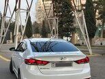 Hyundai Elantra-3
