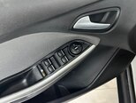 Ford Focus-28