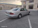 Mercedes E 220-11