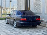Mercedes E 220-2