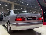 Mercedes E 240-11